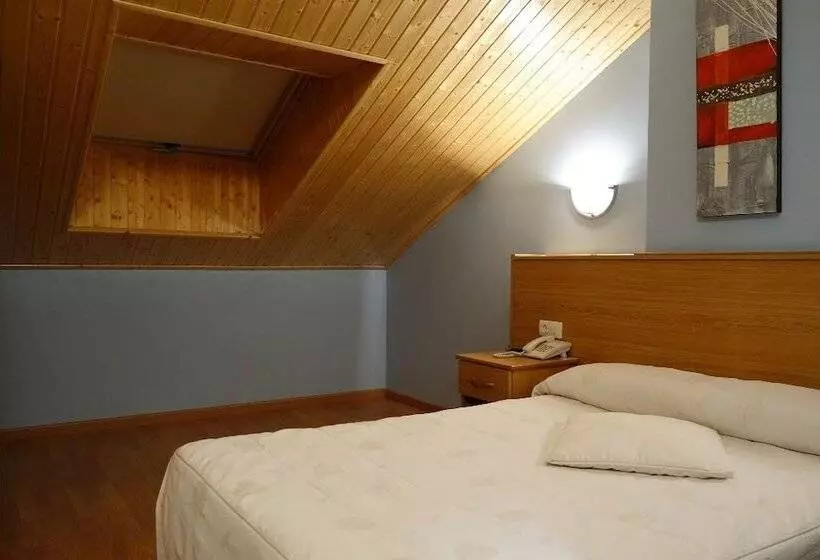 Standard Yhden Hengen Huone, Reyes De León