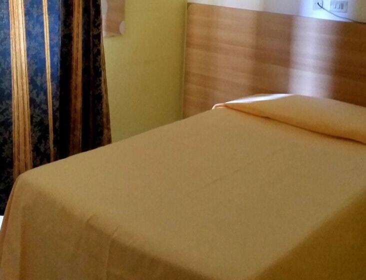 اتاق استاندارد یک نفره, Stazione