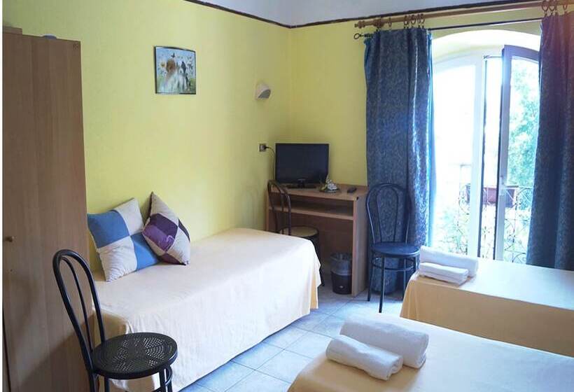 اتاق استاندارد سه نفره, Stazione