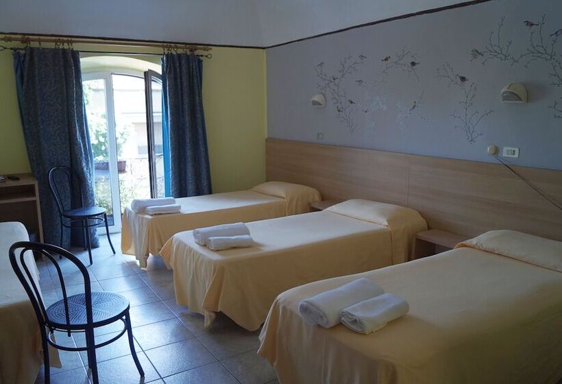 اتاق استاندارد چهار تخته, Stazione