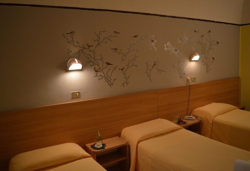 اتاق استاندارد چهار تخته, Stazione