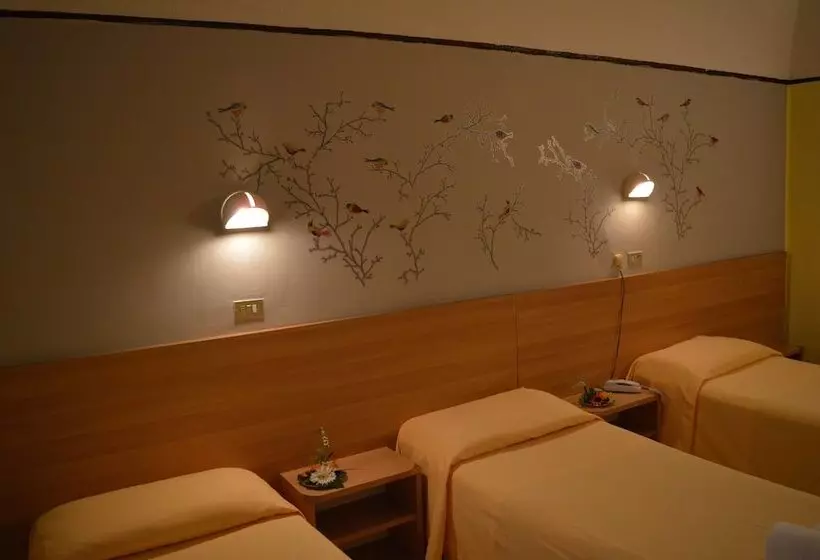 اتاق استاندارد چهار تخته, Stazione