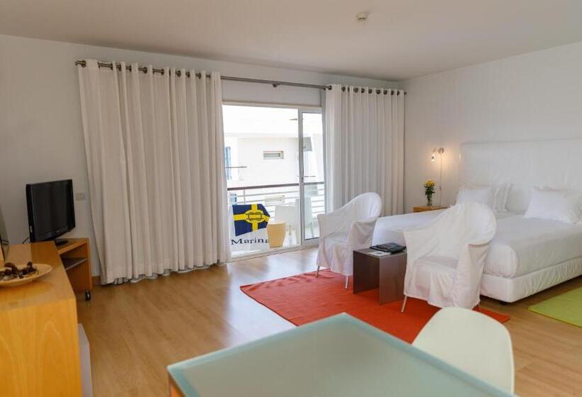 带泳池景观的高档工作室, Marina Club Lagos Resort