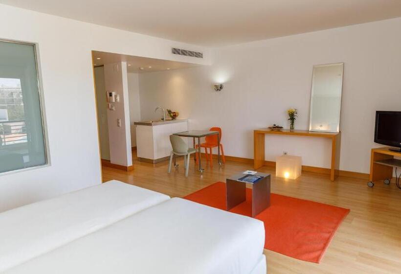 带泳池景观的高档工作室, Marina Club Lagos Resort