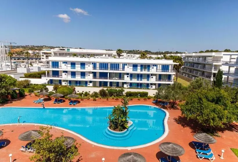 سوییت با چشم‌انداز استخر, Marina Club Lagos Resort