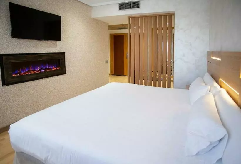 سوییت جونیور, Sercotel Gran Fama