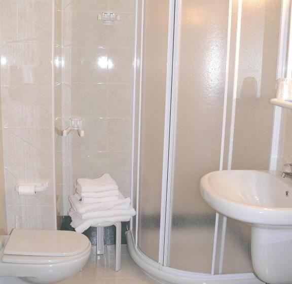 Номер Стандарт Трехместный, Albergo Casa Del Pellegrino