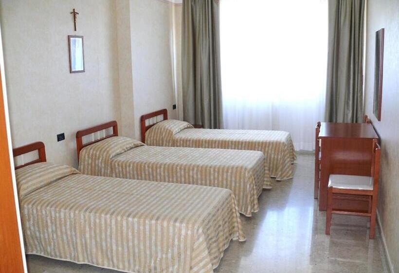 Номер Стандарт Трехместный, Albergo Casa Del Pellegrino