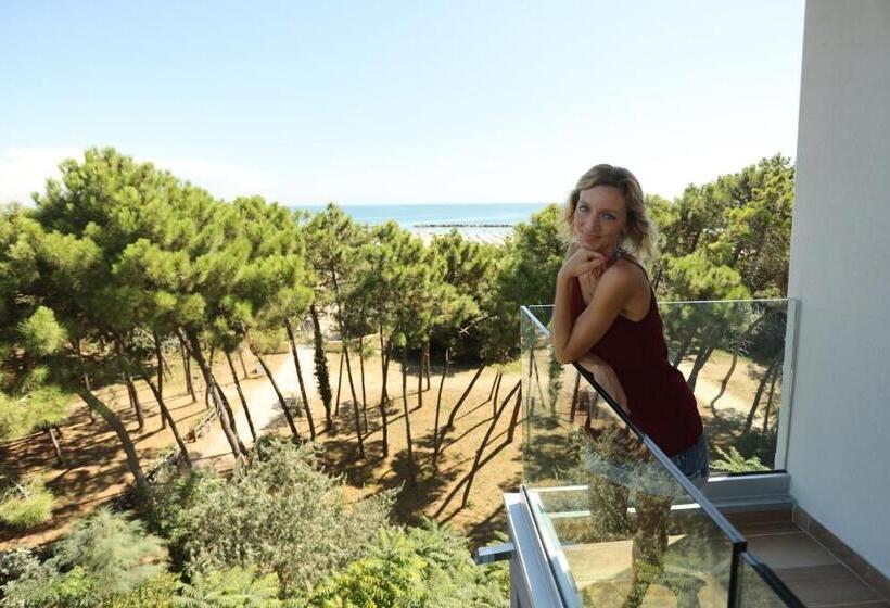 חדר דלוקס לארבעה, Krone