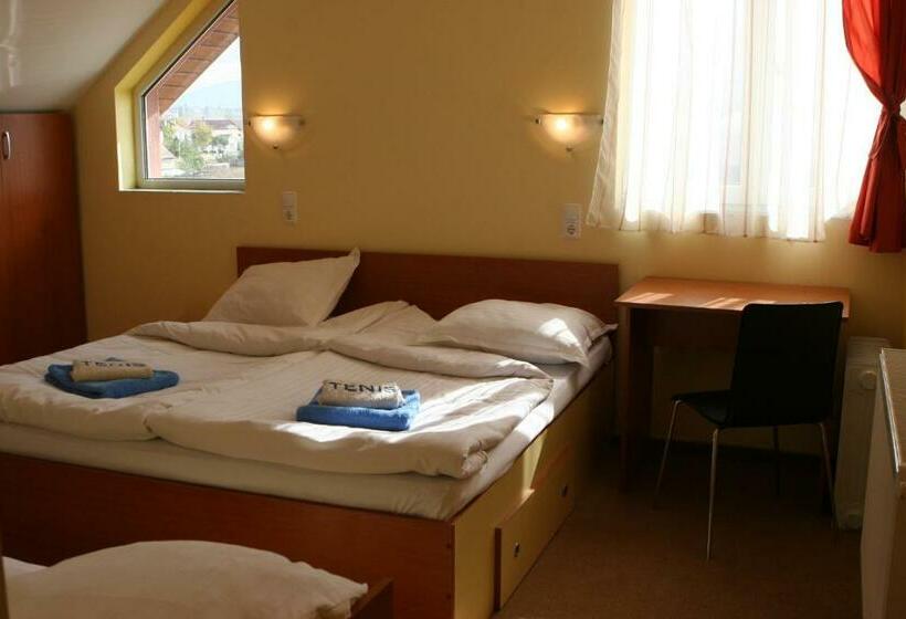 四人标准间, Pamira