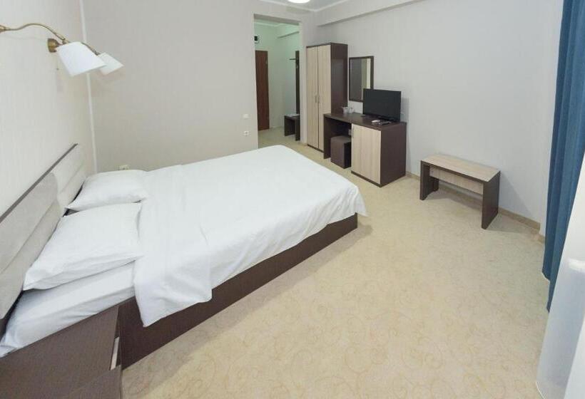 غرفة قياسية مطلّة علي البحر, Promenada