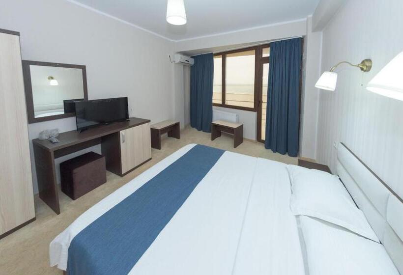 غرفة قياسية مطلّة علي البحر, Promenada