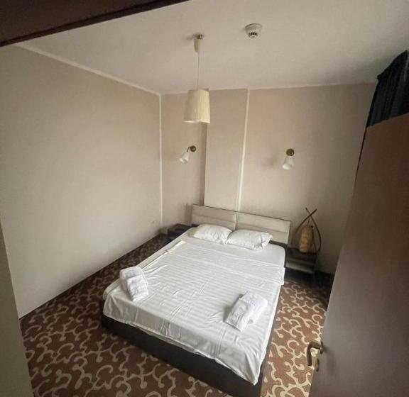 جناح ديلوكس, Promenada