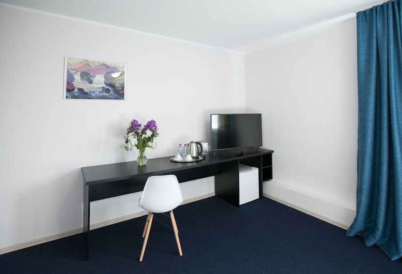 חדר סופריור, Nicola