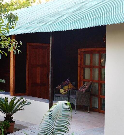 غرفة عائلية مطلّة علي الحديقة, Almar View Guest House
