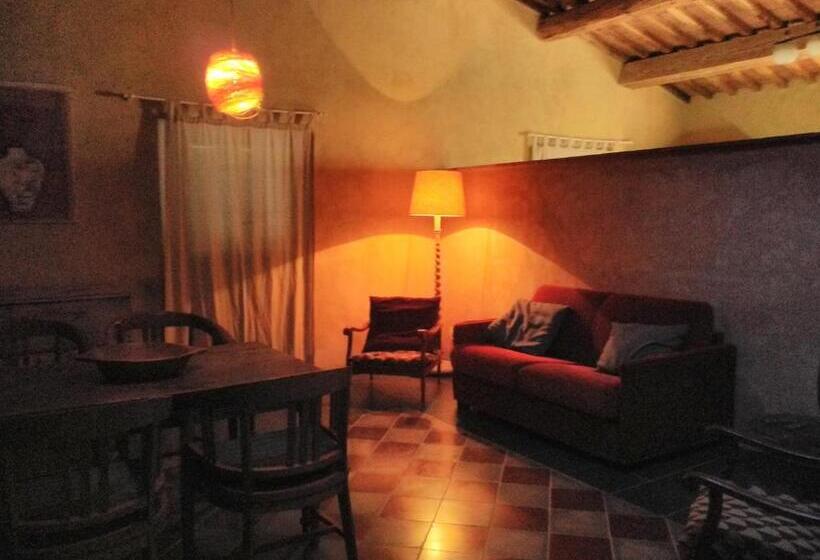 חדר סטודיו סטנדרד, L'asino Vola