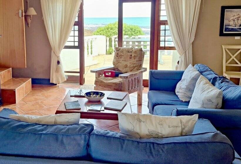 Семейные Апартаменты 3 Спальни, Walkerbay Accommodation