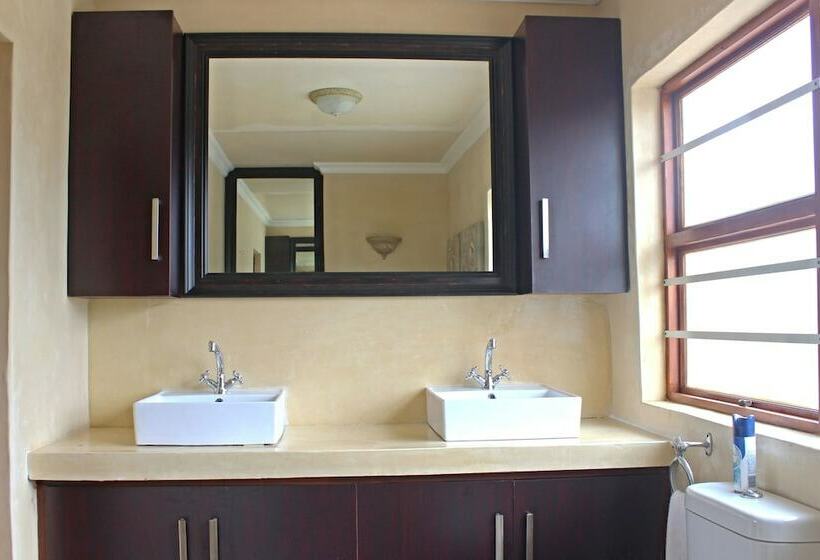 דירה משפחתית 2 חדרי שינה, Walkerbay Accommodation