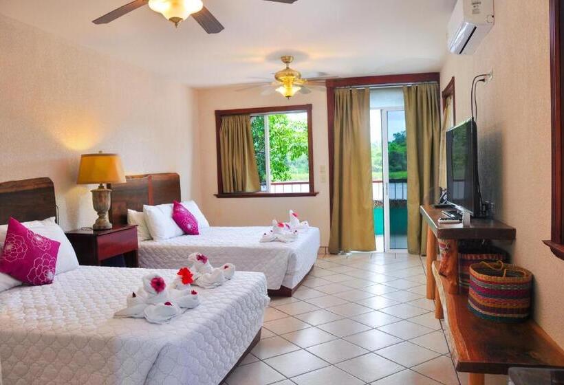 Номер Deluxe, Lamanai Hotel & Marina