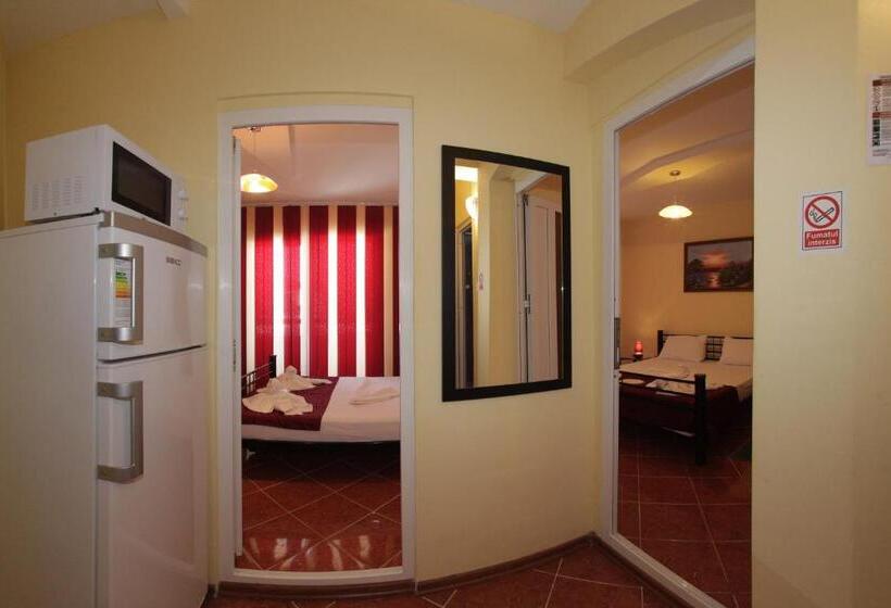 غرفة قياسية رباعية مزودة بشُرفة, Panos