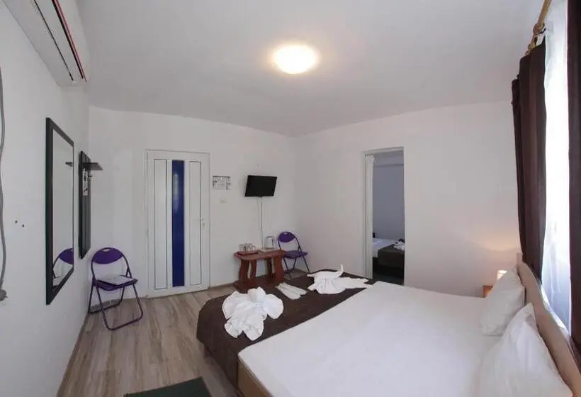 Chambre Triple Standard, Panos