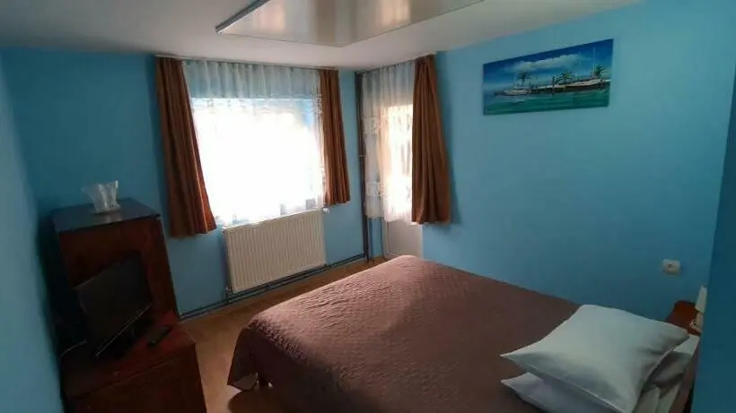 اتاق استاندارد با بالکن, Pensiunea Aurora Hostel Voineasa