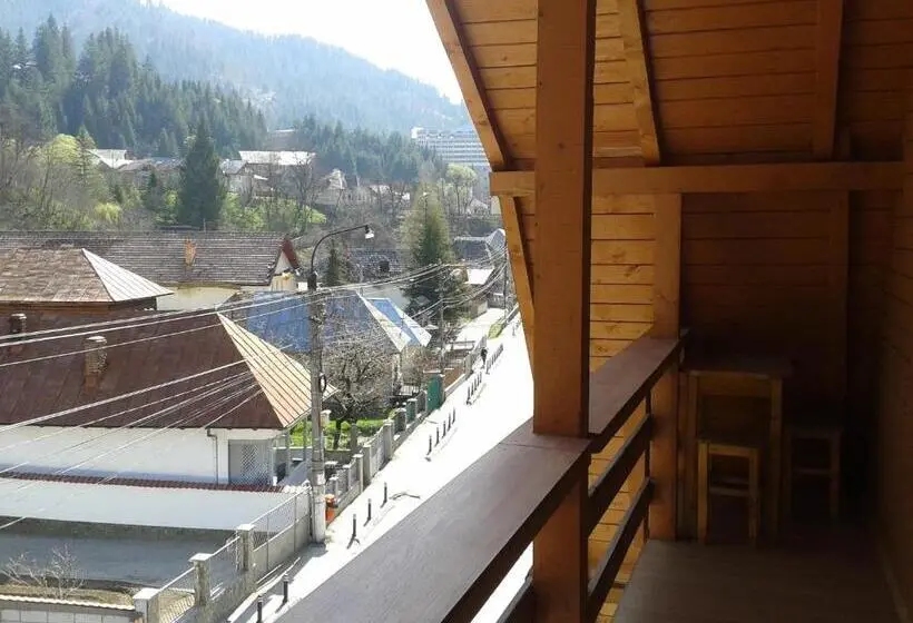 2 Bedroom Suite with Balcony, Pensiunea Aurora Hostel Voineasa