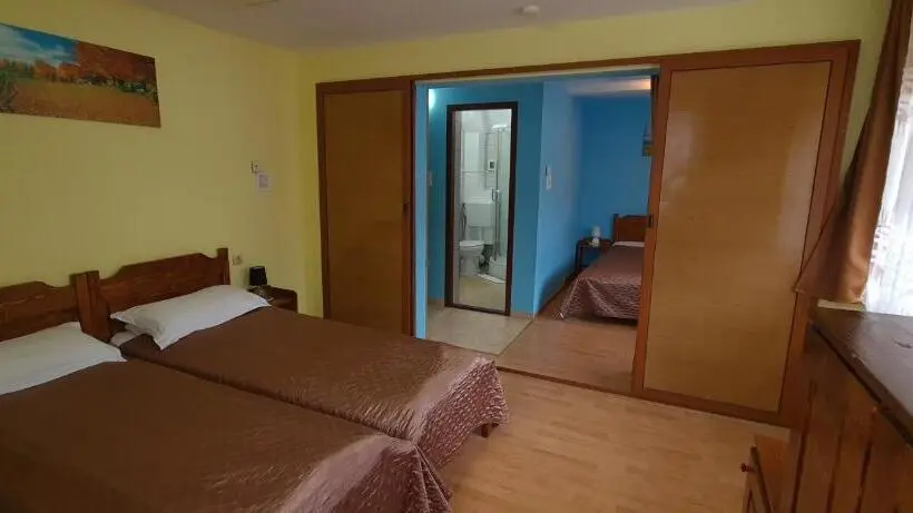 2 Bedroom Suite with Balcony, Pensiunea Aurora Hostel Voineasa