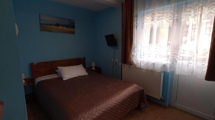 2 Bedroom Suite with Balcony, Pensiunea Aurora  Hostel Voineasa