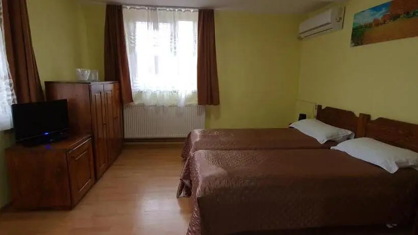 2 Bedroom Suite with Balcony, Pensiunea Aurora Hostel Voineasa