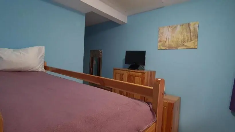 اتاق استاندارد سه تخته با بالکن, Pensiunea Aurora Hostel Voineasa