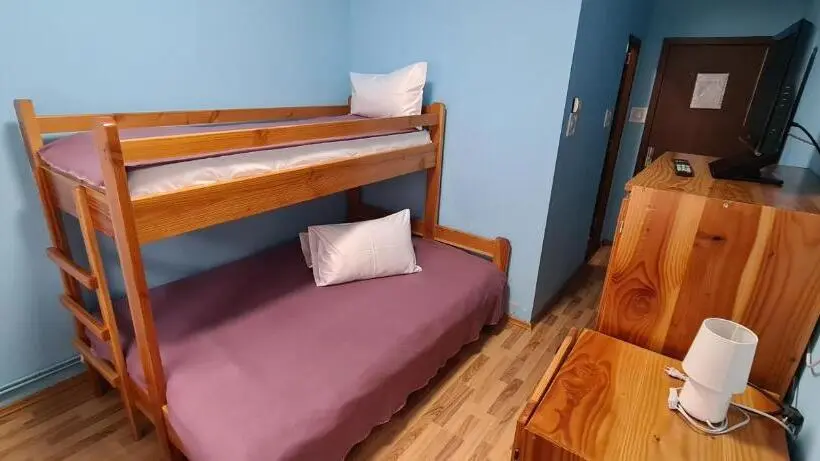 اتاق استاندارد سه تخته با بالکن, Pensiunea Aurora Hostel Voineasa