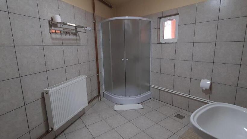 اتاق خانوادگی, Pensiunea Aurora  Hostel Voineasa