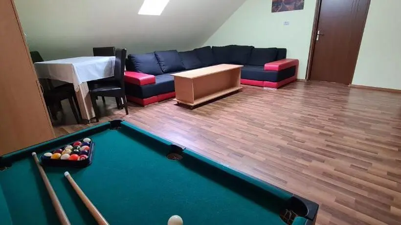 آپارتمان سوپریور 1 خوابه, Pensiunea Aurora Hostel Voineasa