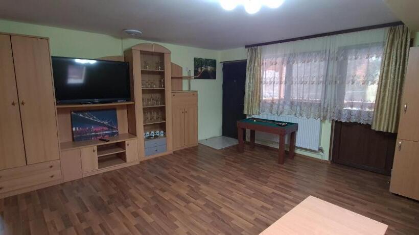 آپارتمان سوپریور 1 خوابه, Pensiunea Aurora  Hostel Voineasa