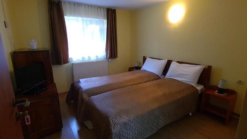 اتاق استاندارد, Pensiunea Aurora  Hostel Voineasa