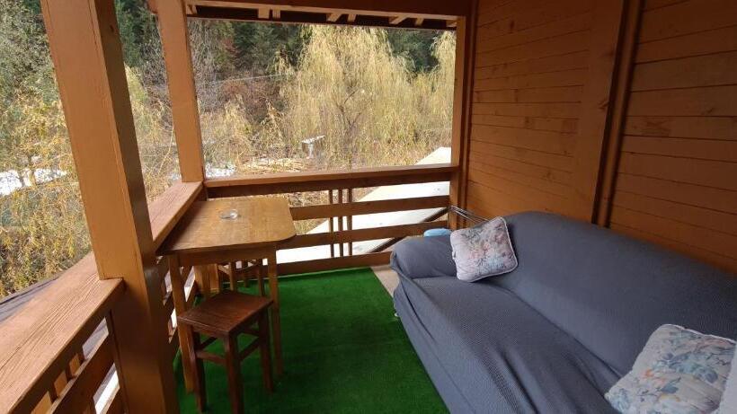 스탠다드 룸 산 전망, Pensiunea Aurora  Hostel Voineasa