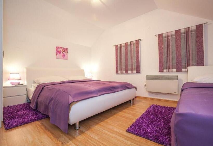 اتاق استاندارد سه تخته با چشم‌انداز باغ, Guest House Slavica