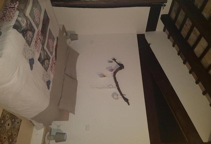 חדר סטנדרט לשלושה, Al Fienile