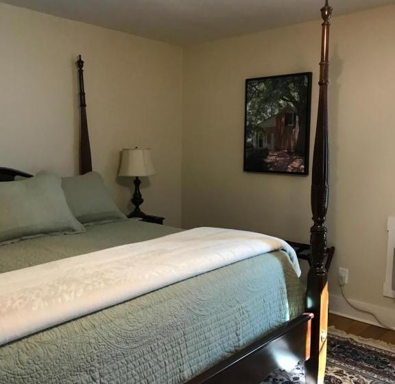 带大床的豪华间, Canemount Plantation Inn