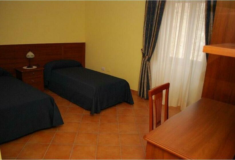 标准间, Conte Spencer