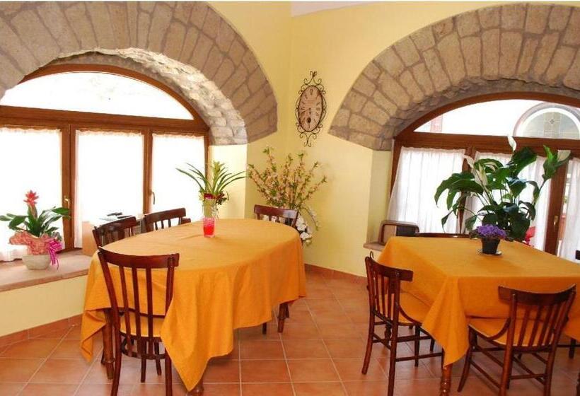 标准间, Conte Spencer