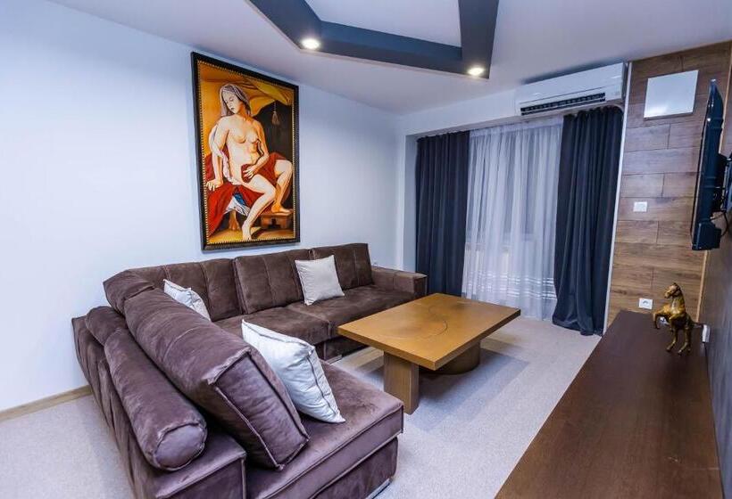 带2个卧室的套房, Komitite Complex