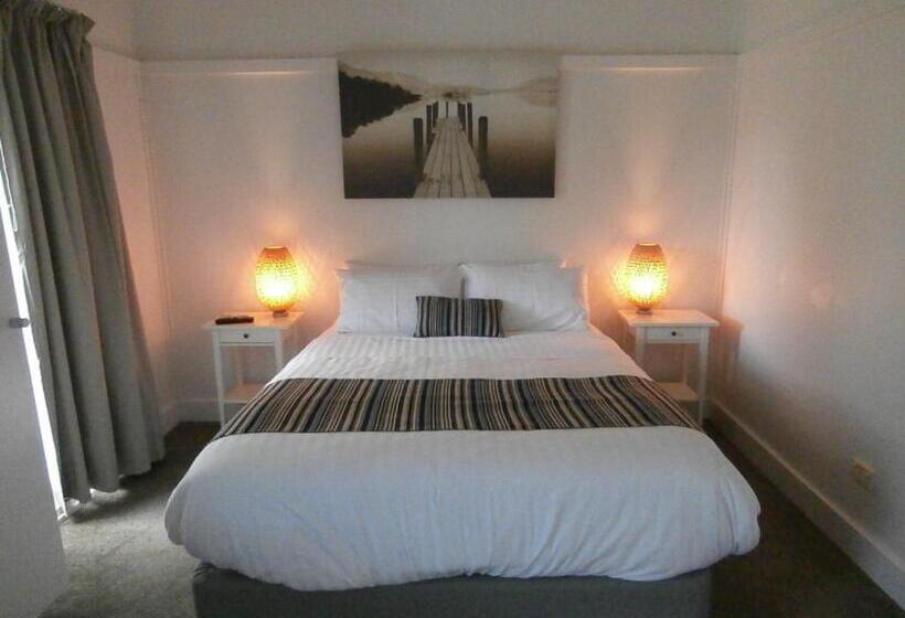 سوییت با چشمانداز باغ, Marlo