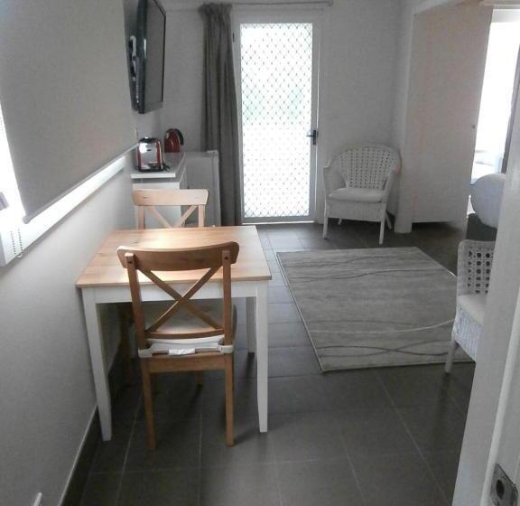 سوییت با چشمانداز باغ, Marlo