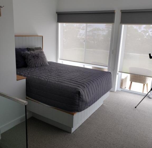 اتاق لوکس با چشمانداز دریا, Marlo