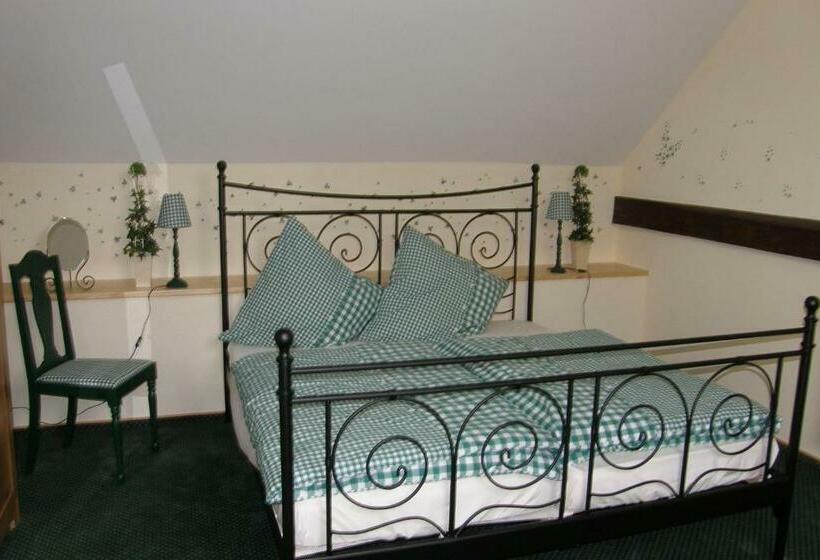 شقة غرفة واحدة, Land & Stil