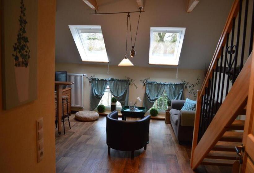 شقة غرفة واحدة, Land & Stil