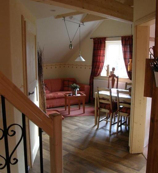 شقة غرفة واحدة, Land & Stil