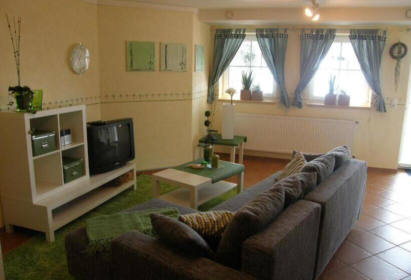 شقة غرفة نوم واحدة بالطابق الأرضى, Land & Stil